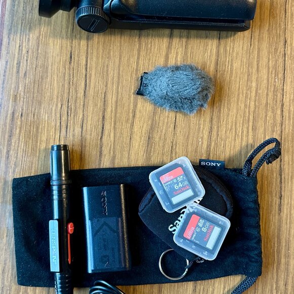 Sony ZV-1 with Creator Kit - Picture 2 of 12